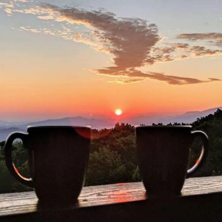 Wow Views!!-Mountain Escape-Outdoor Pool-Close To Downtown-Wifi-Cable-Private Balcony Gatlinburg Exterior foto