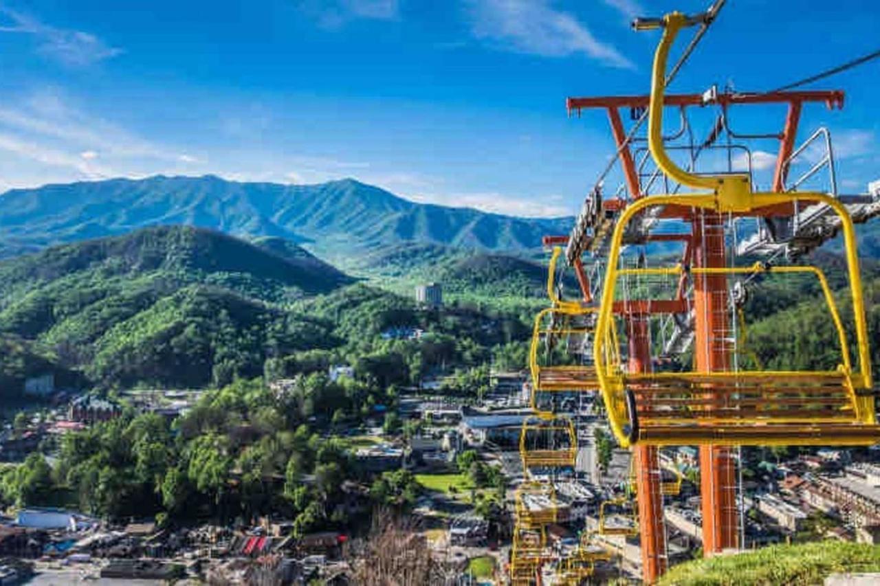 Wow Views!!-Mountain Escape-Outdoor Pool-Close To Downtown-Wifi-Cable-Private Balcony Gatlinburg Exterior foto