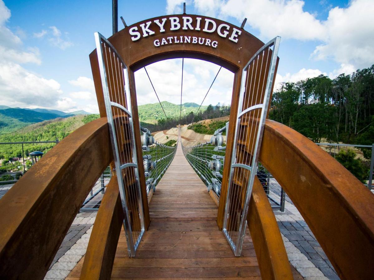Wow Views!!-Mountain Escape-Outdoor Pool-Close To Downtown-Wifi-Cable-Private Balcony Gatlinburg Exterior foto